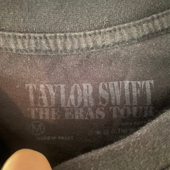 Taylor Swift The Eras Tour Women's size Medium Black Short Sleeve Concert Tee - Picture 2 of 8